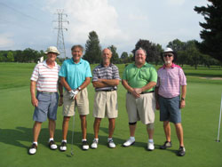 Bill Murray (right) congratulating 2015 Championship Winners (from left) Bob McFadden and Ed O’Conor and Runners-up Jim Pawlik and Bruce Neulieb